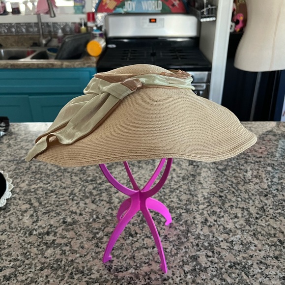 Vintage straw hat with chiffon ribbon trim - Picture 4 of 6